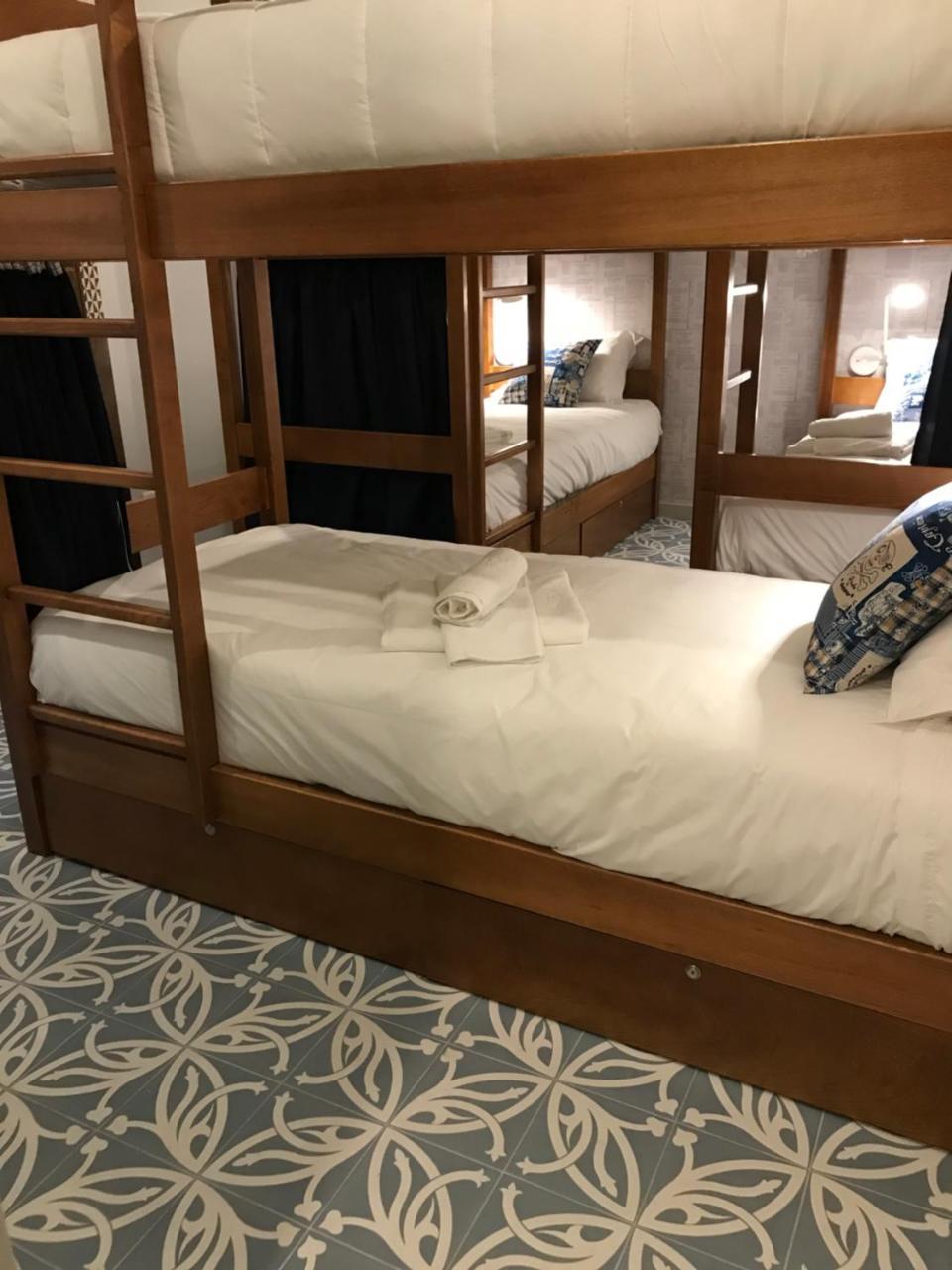 Praia da Vitória Royal Beach Hostel מראה חיצוני תמונה